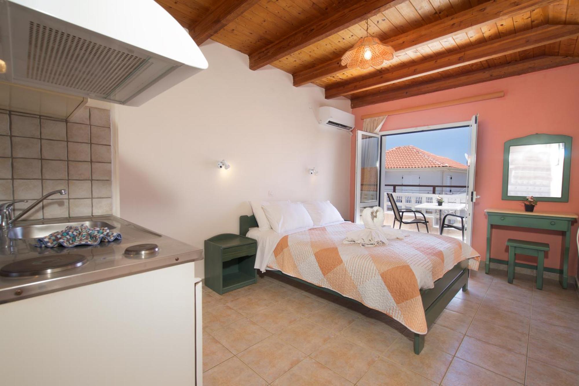 Skala  Theodora Studios & Apartments מראה חיצוני תמונה